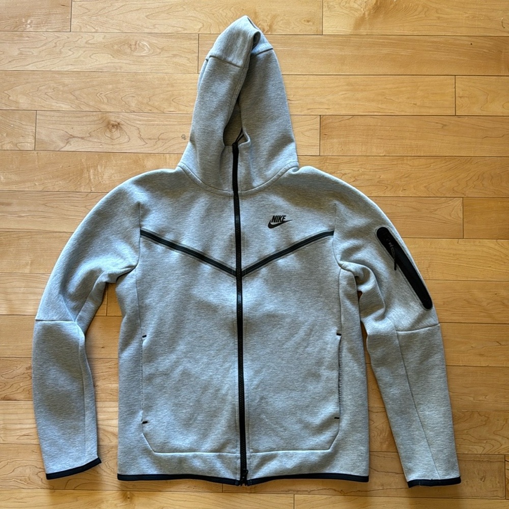 Nike Men's Grey Full-Zip Hoodie with Black Accents